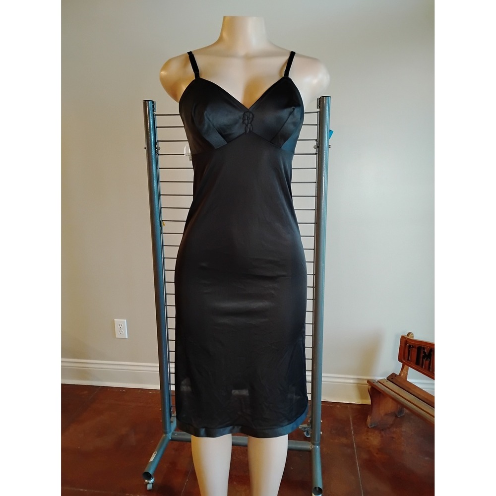 Vanity Fair Vintage Black Antron III Nylon Full Slip V-Neck Floral Detail 34T